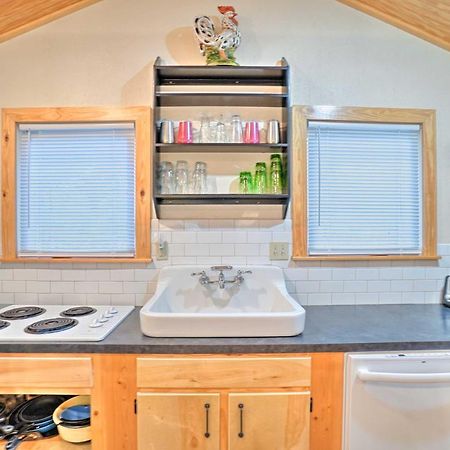 Charming Hilltop Cottage In Medicine Park! Exterior foto