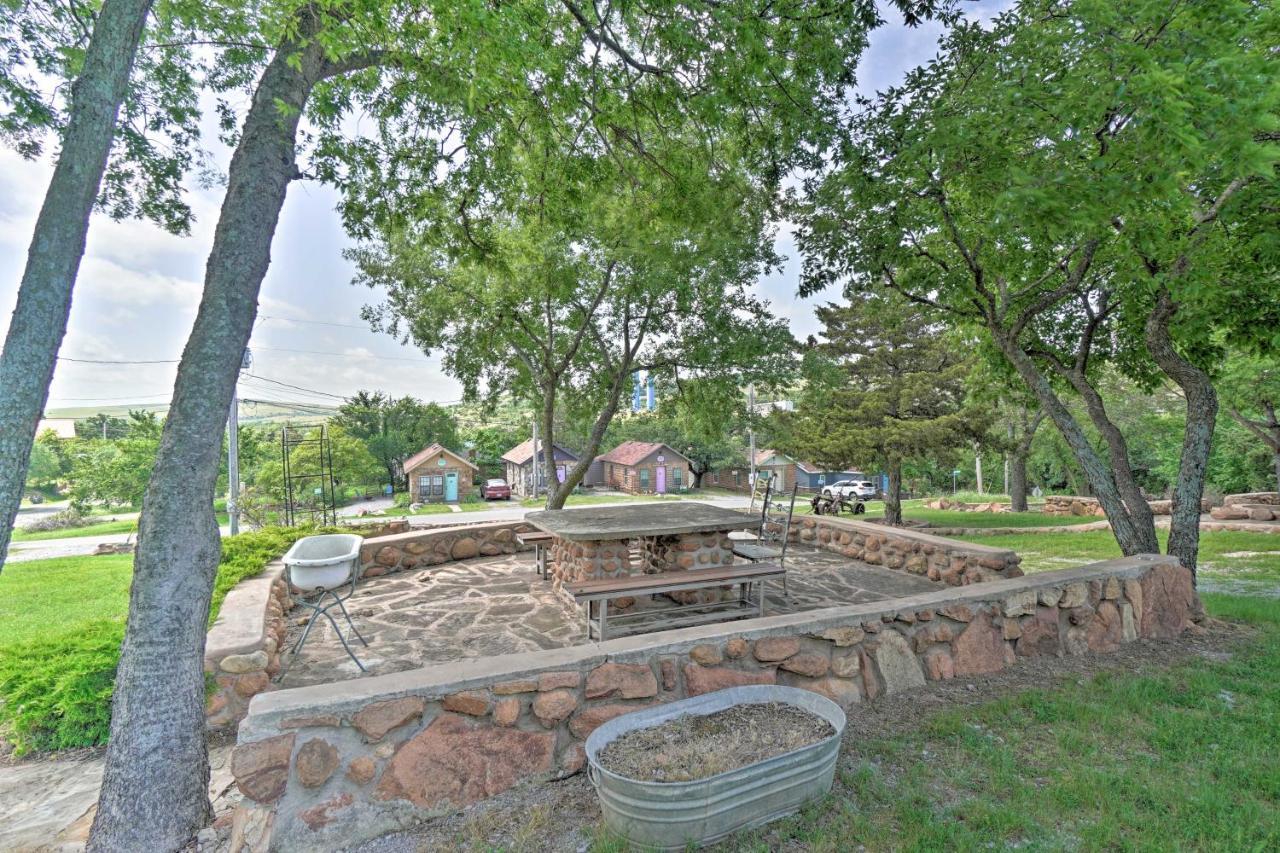 Charming Hilltop Cottage In Medicine Park! Exterior foto